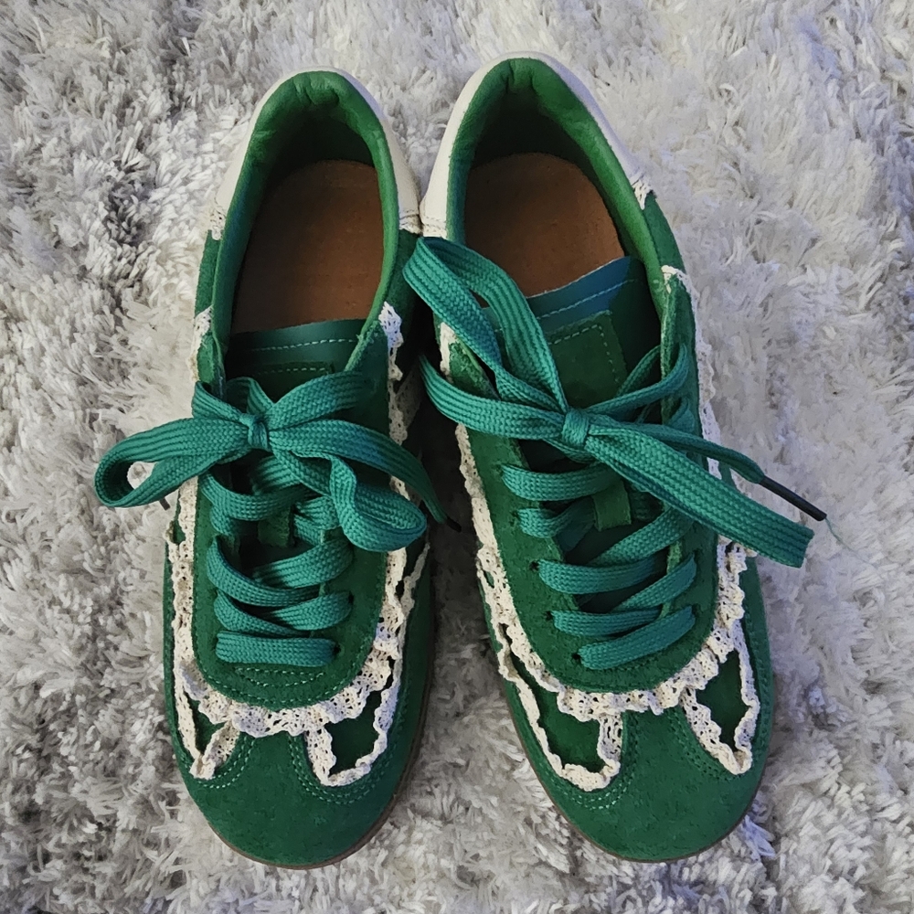 Green Lace-Trimmed Women's Sneakers